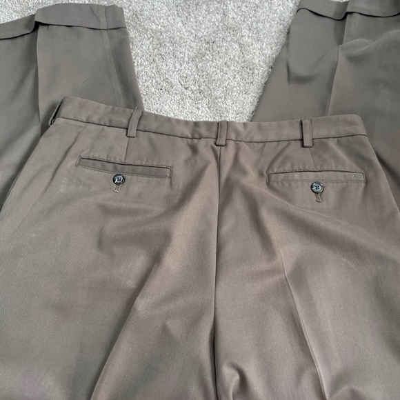 Men’s dress pants in great shape - Picture 3 of 3